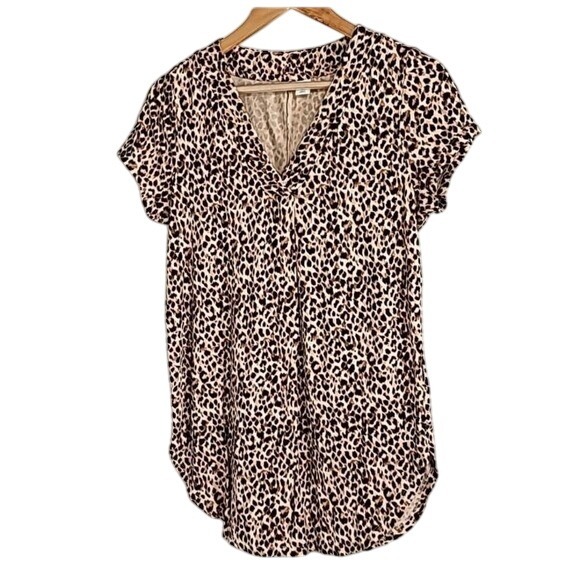 Leopard Shirt Top Flowy Old Navy Animal Print V-neck Tee Size S EUC - Picture 1 of 5